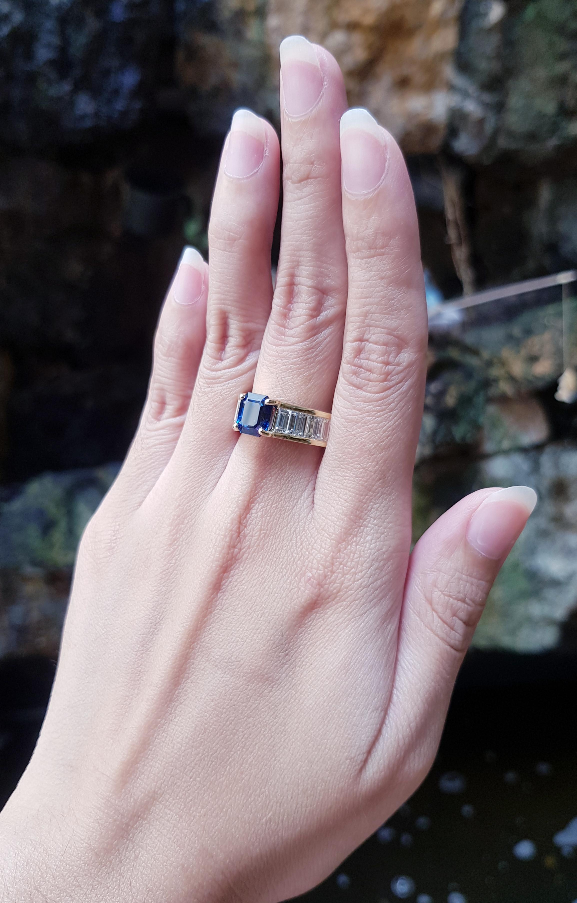 GIA-zertifizierter 3 Karat blauer Saphir mit Diamantring in 18 Karat Goldfassung (Zeitgenössisch) im Angebot