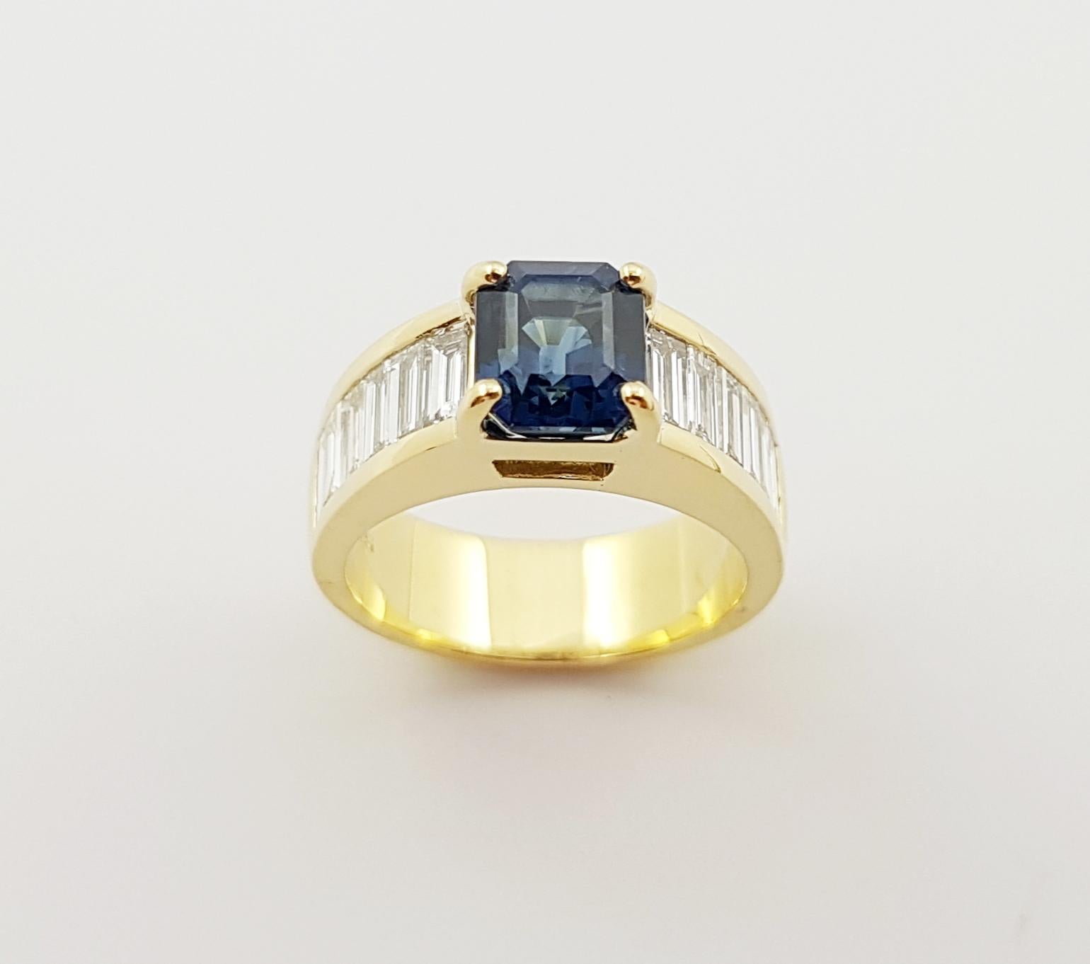 GIA Certified 3cts Blue Sapphire with Diamond Ring Set in 18 Karat Gold Settings For Sale 2