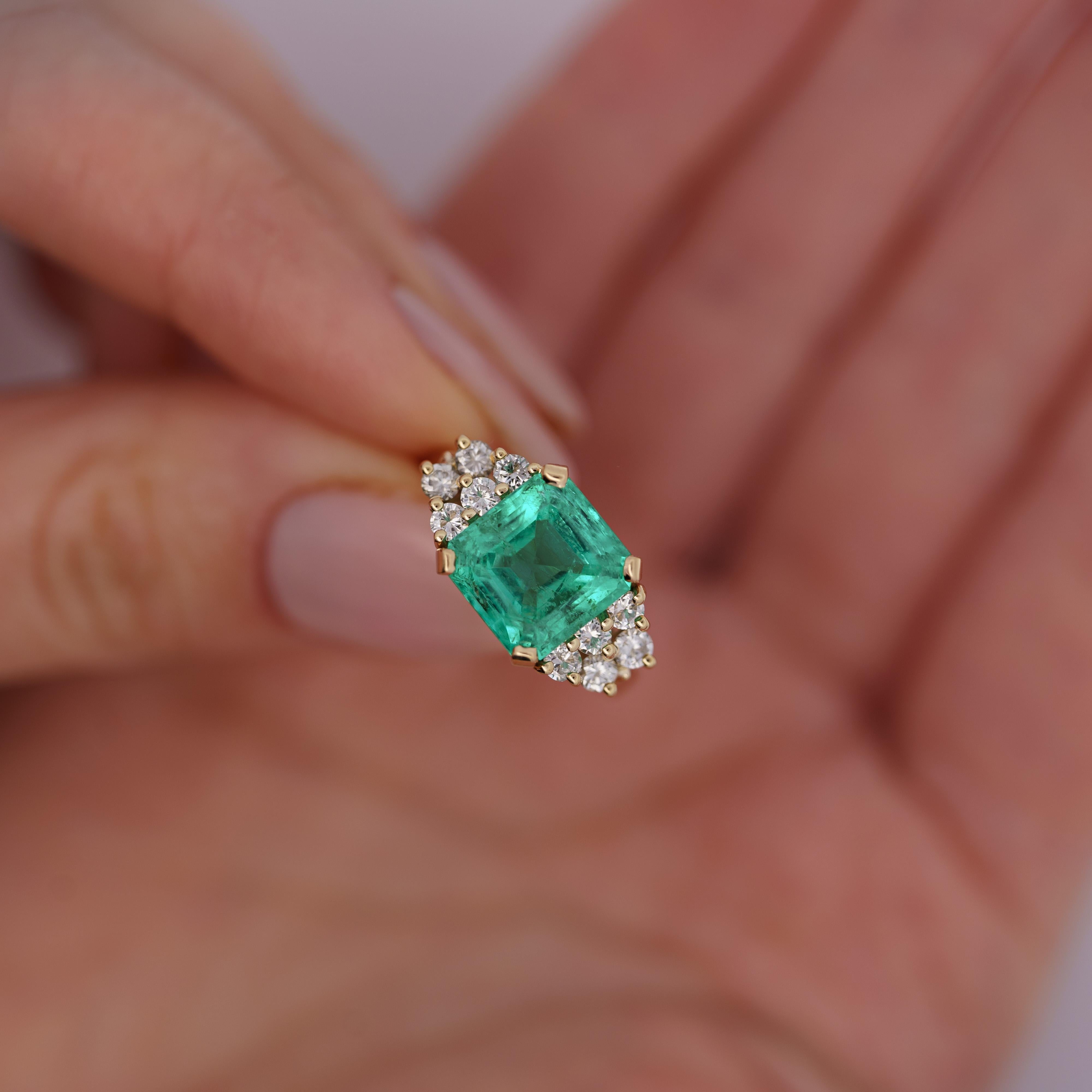 GIA Certified 4 Carat Colombian Minor Oil Emerald & Diamond Engagement Ring In New Condition For Sale In Miami, FL