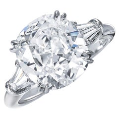 GIA-zertifizierter 4,01 Karat Diamant im Kissenschliff aus Platin mit spitz zulaufendem Baguette