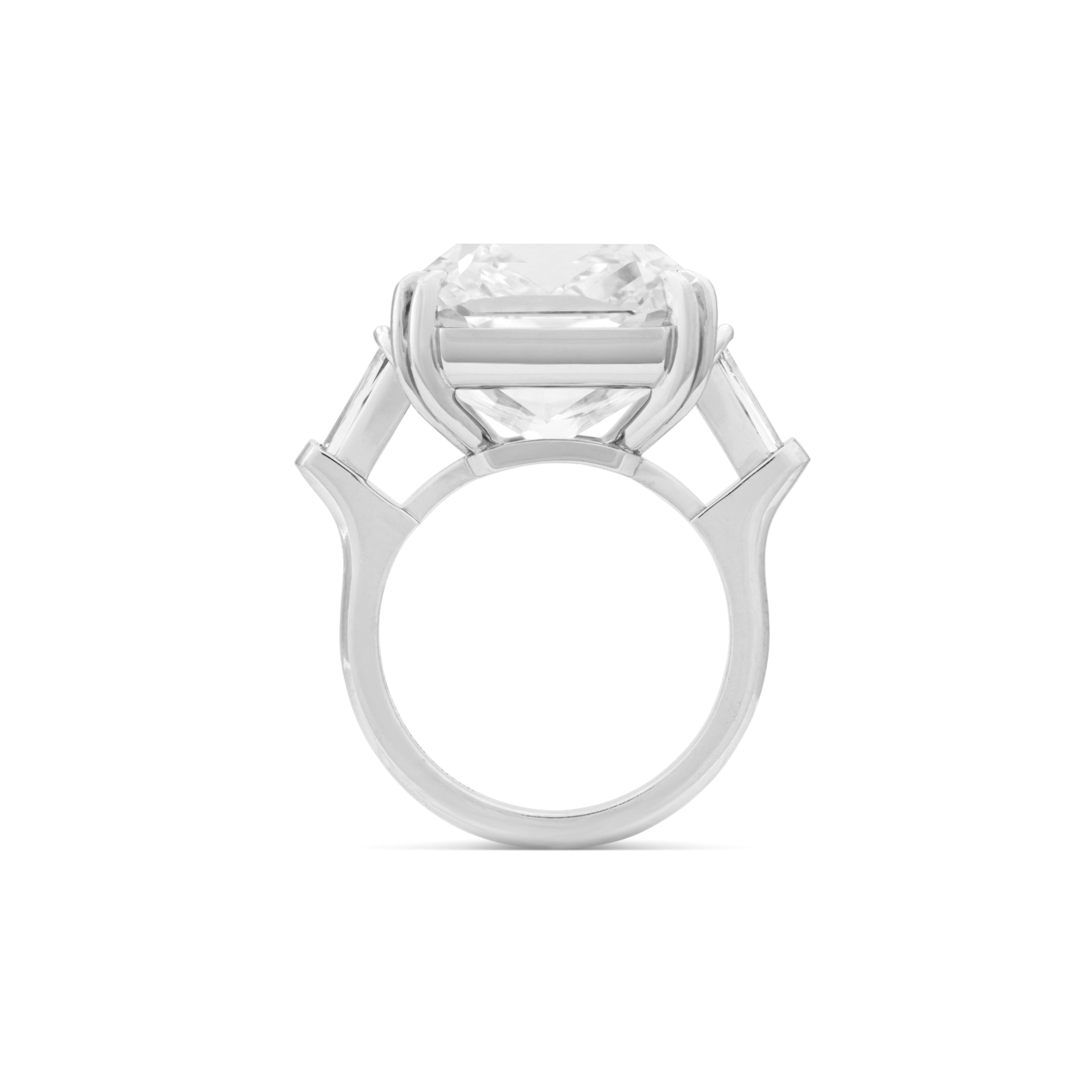 Contemporaneo Anello con diamante taglio cuscino da 4 carati certificato GIA in vendita