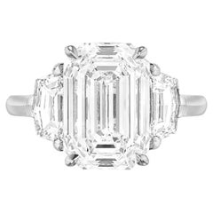 Anello in platino con diamante taglio smeraldo certificato GIA da 4 carati, colore D, chiarezza VS1.