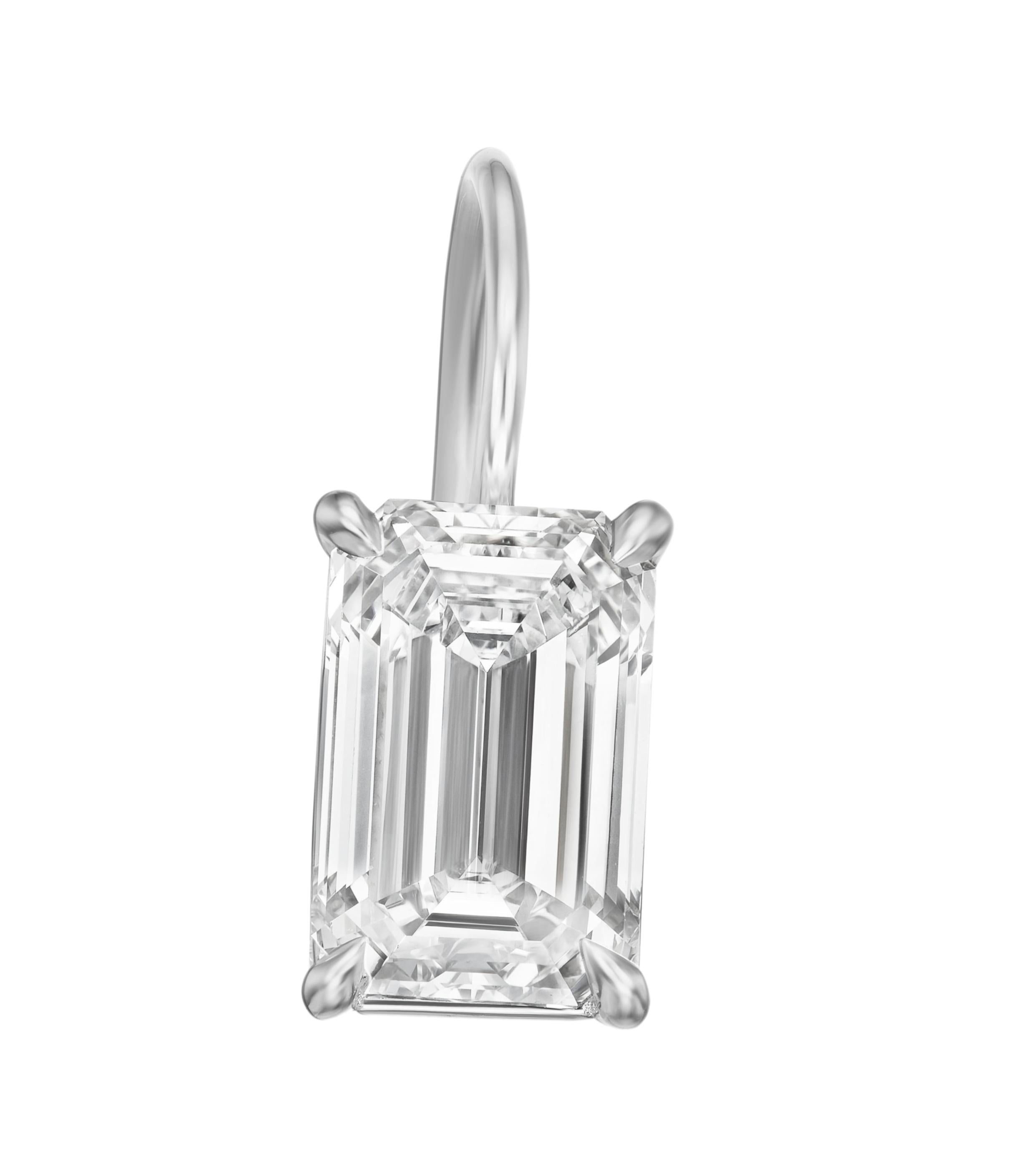 GIA Certified 4.02 Carat Emerald Cut Diamond Earrings 18K White Gold In New Condition For Sale In Rome, IT