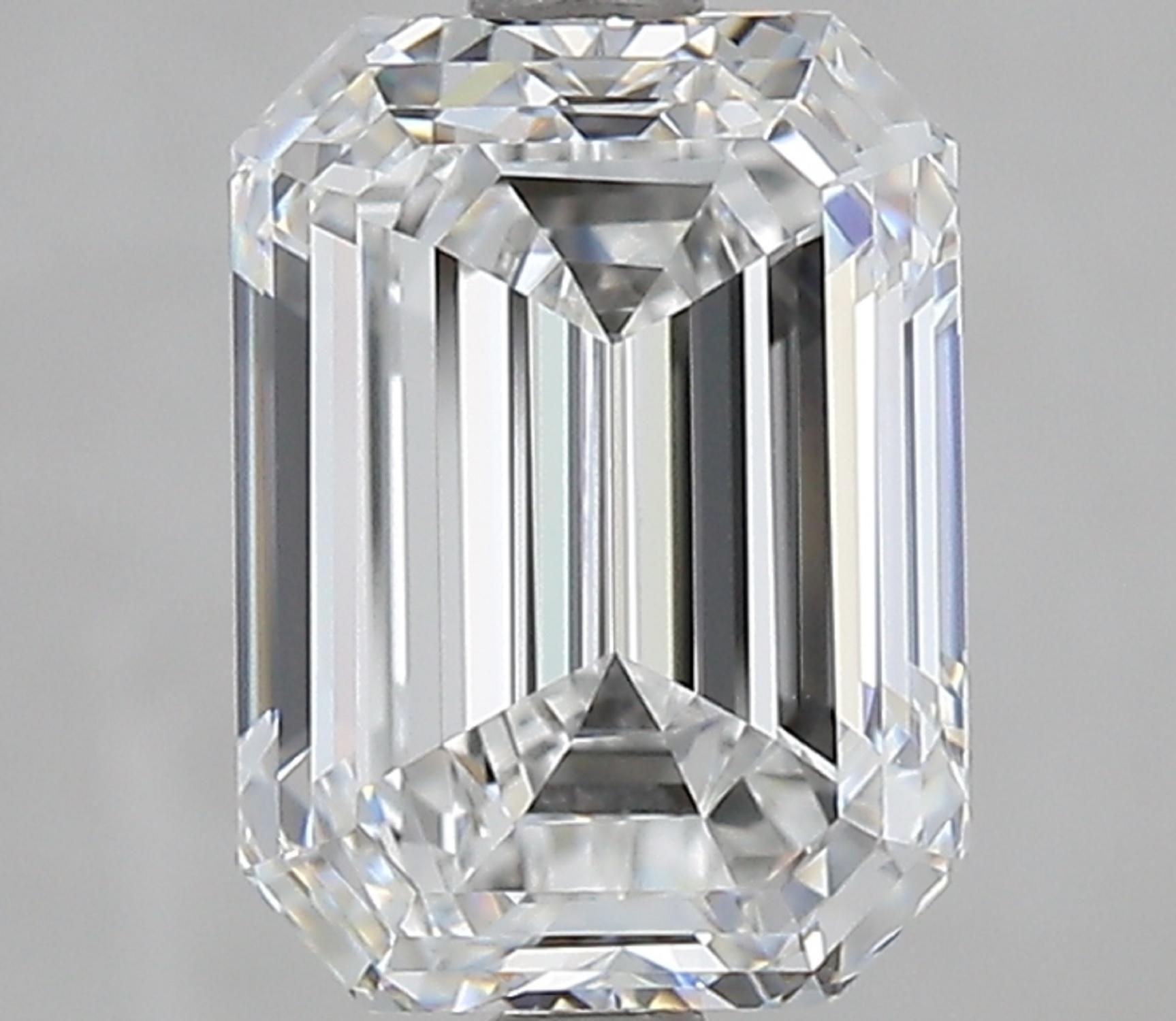 Verlobungsring mit GIA-zertifiziertem 3 Karat Solitär-Diamant im Smaragdschliff im Zustand „Neu“ in Chicago, IL
