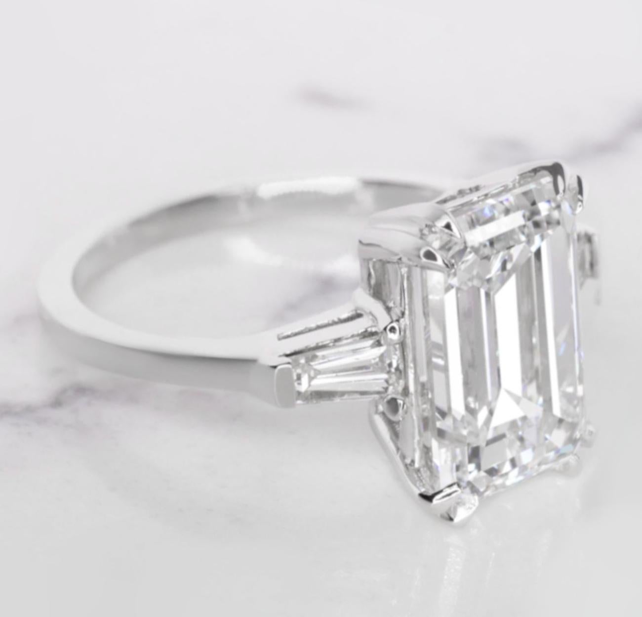 Taille émeraude GIA Certified 4 Carat Emerald Cut Diamond Ideal Proportions (en anglais) en vente