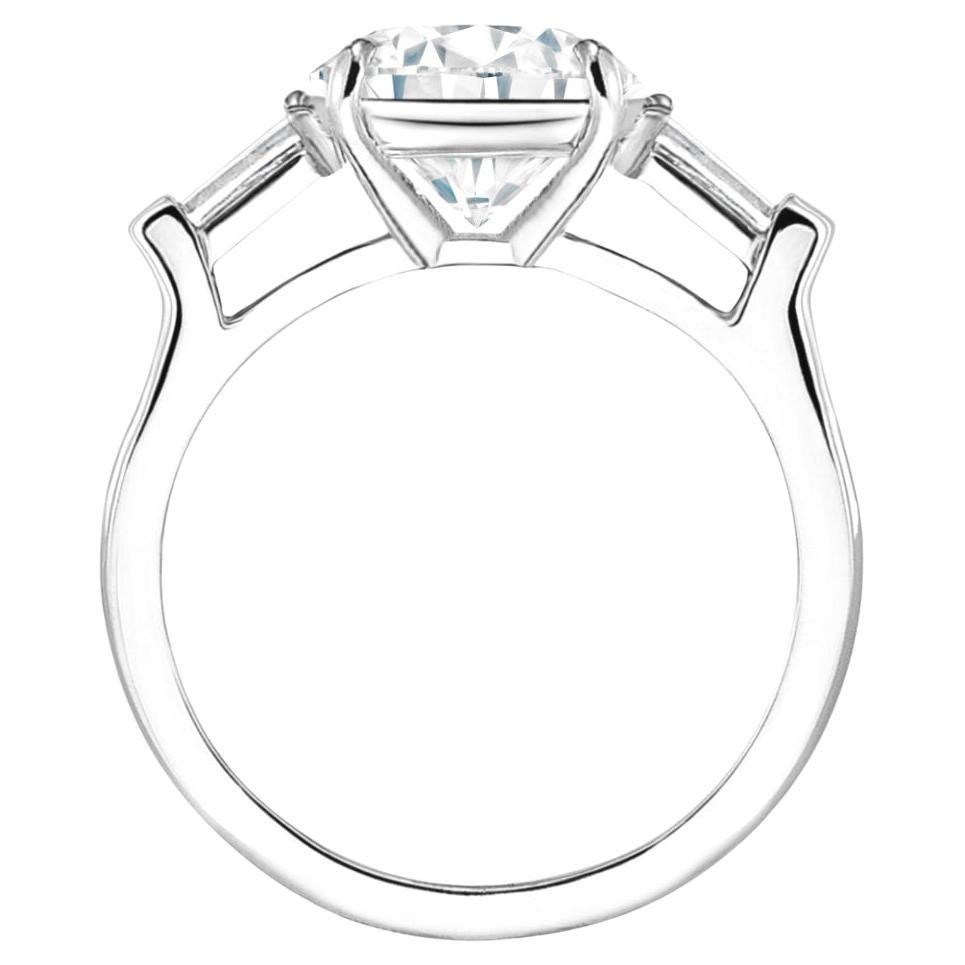 Contemporaneo Anello con diamante taglio rotondo certificato GIA da 4.01 carati in platino con baguette affusolata in vendita