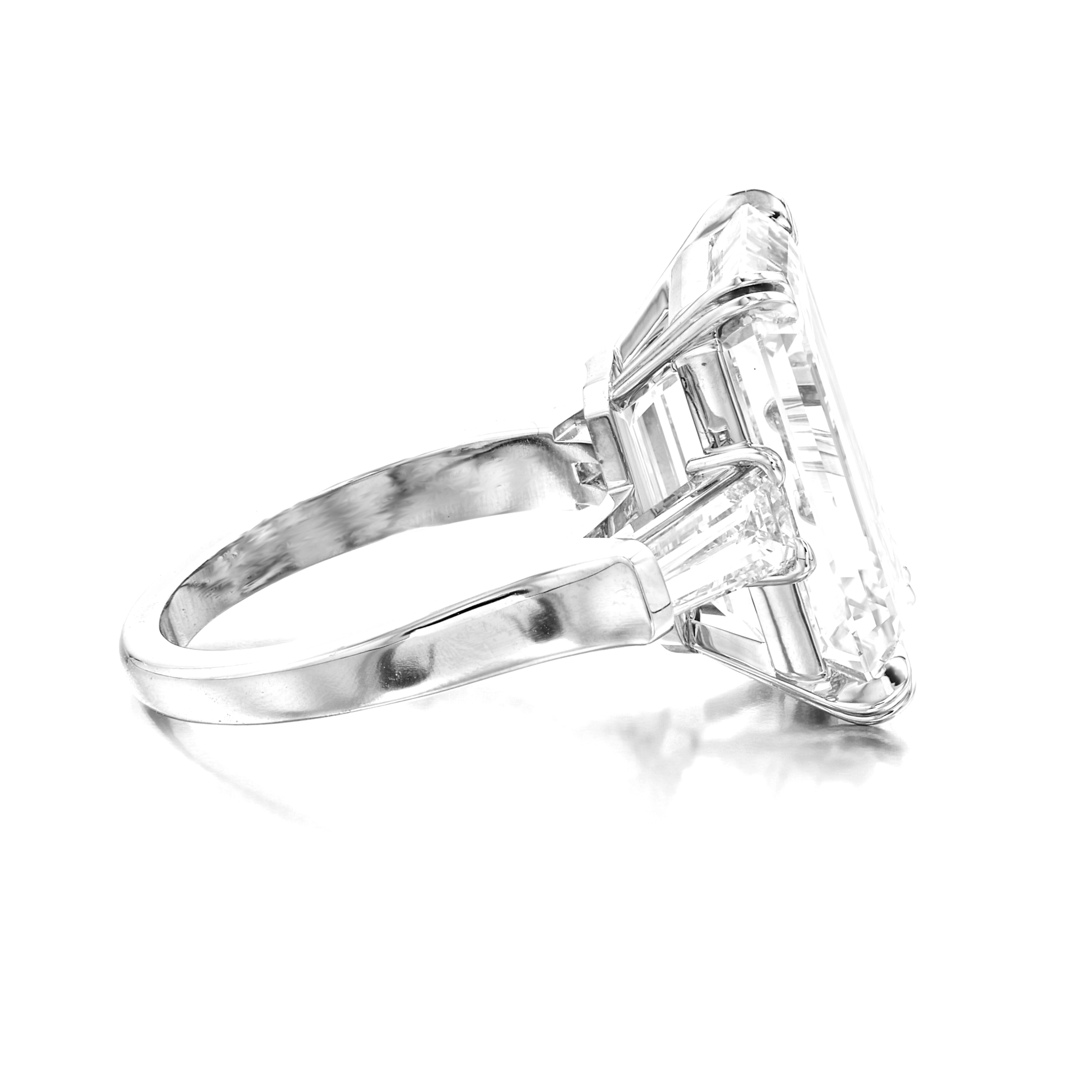 Anillo de diamantes talla esmeralda de 4 quilates certificado por el GIA Corte esmeralda en venta