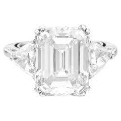 Bague certifiée GIA de 4.06 carats avec diamant taille émeraude et diamant taille trillion