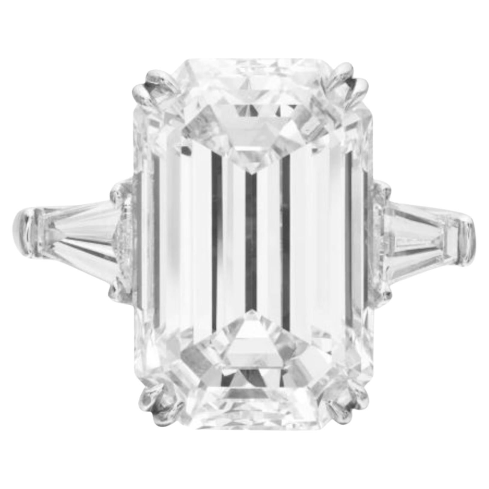 Anillo de diamantes talla esmeralda de 4 quilates certificado por el GIA