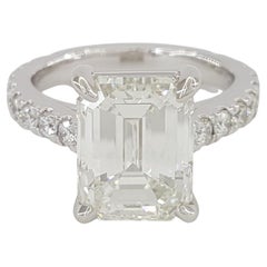 Bague solitaire certifiée GIA de 4,02 carats de diamant taille émeraude avec pavè