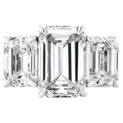 Bague à trois pierres certifiée GIA, diamant taille émeraude de 4,18 carats de couleur E