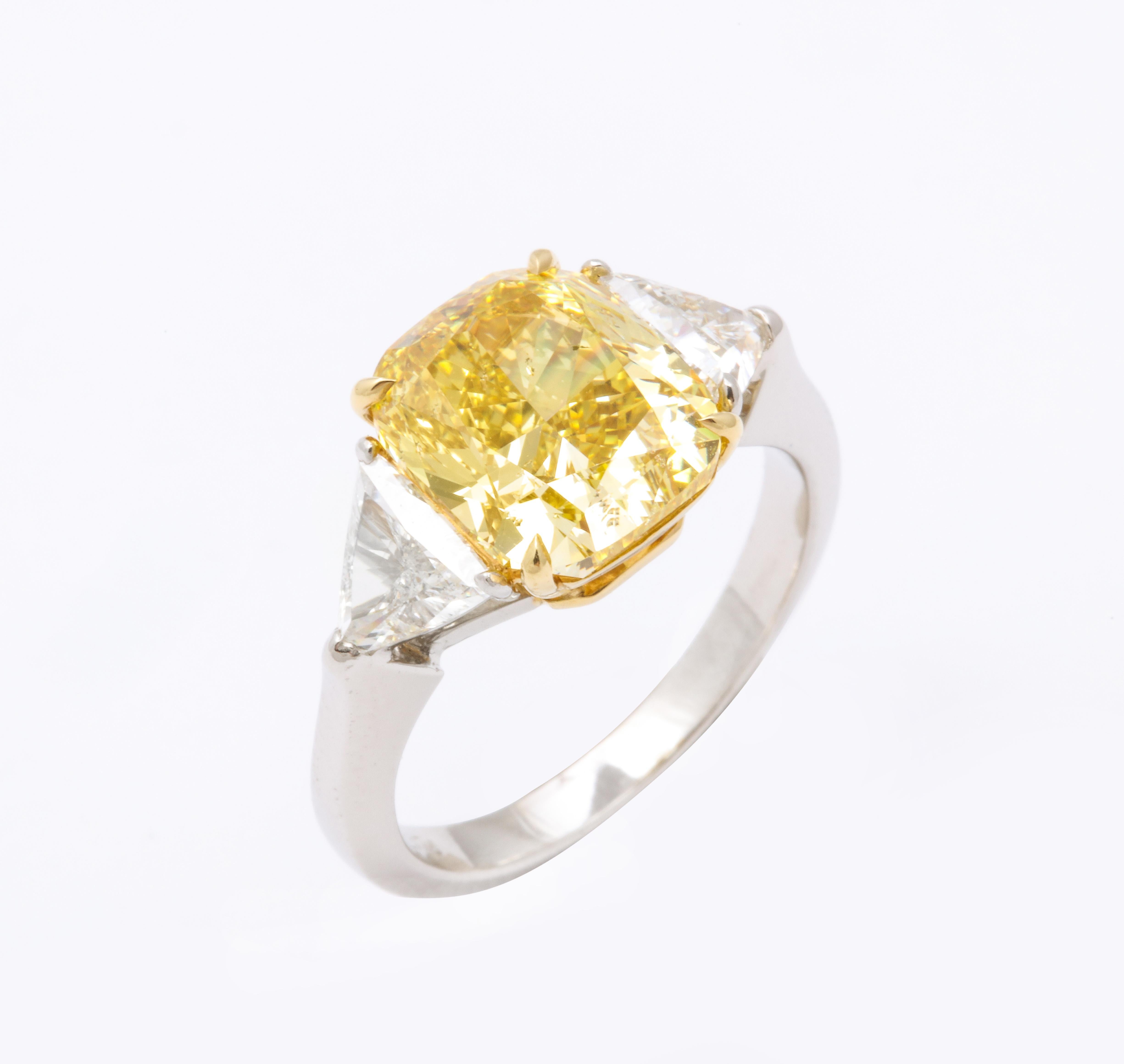 GIA Certified 4 Carat Fancy Intense Yellow Diamond Ring In New Condition For Sale In New York, NY