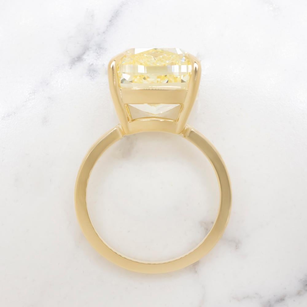 This solitaire ring is a masterpiece of craftsmanship, created by the renowned Antinori Di Sanpietro. It features a magnificent 4-carat cushion cut diamond, boasting a Fancy Intense Yellow color and a clarity grade of VS. 

This exceptional gemstone