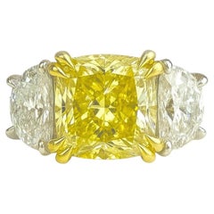 Bague à diamant coussin certifié GIA de 4 carats de couleur jaune fantaisie sans défaut interne
