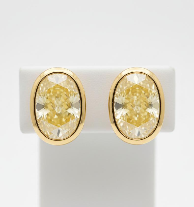 GIA Certified 4 Carat Fancy Yellow VS1 Diamond Earrings in 18K Yellow Gold In condizioni Nuovo in vendita a Chicago, IL