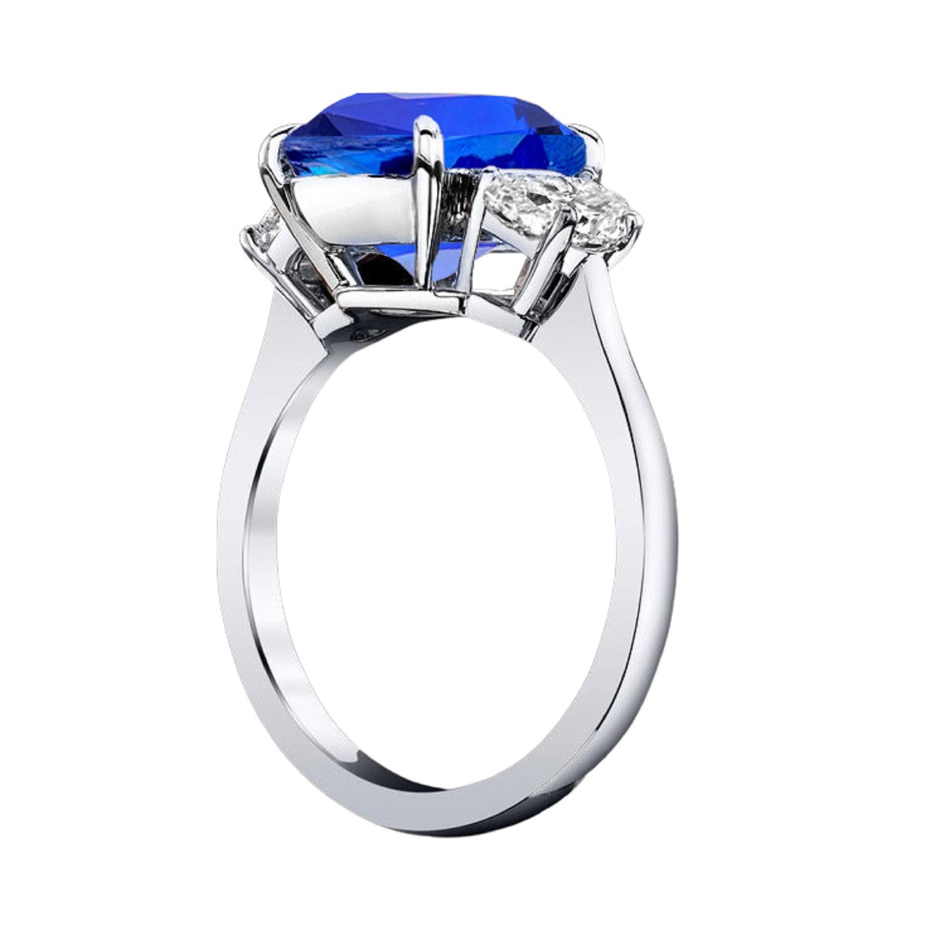 Moderne GIA Certified 4 Carat Oval Blue No Heat Ceylon Sapphire Diamond Ring (bague à diamant en saphir de Ceylan) en vente