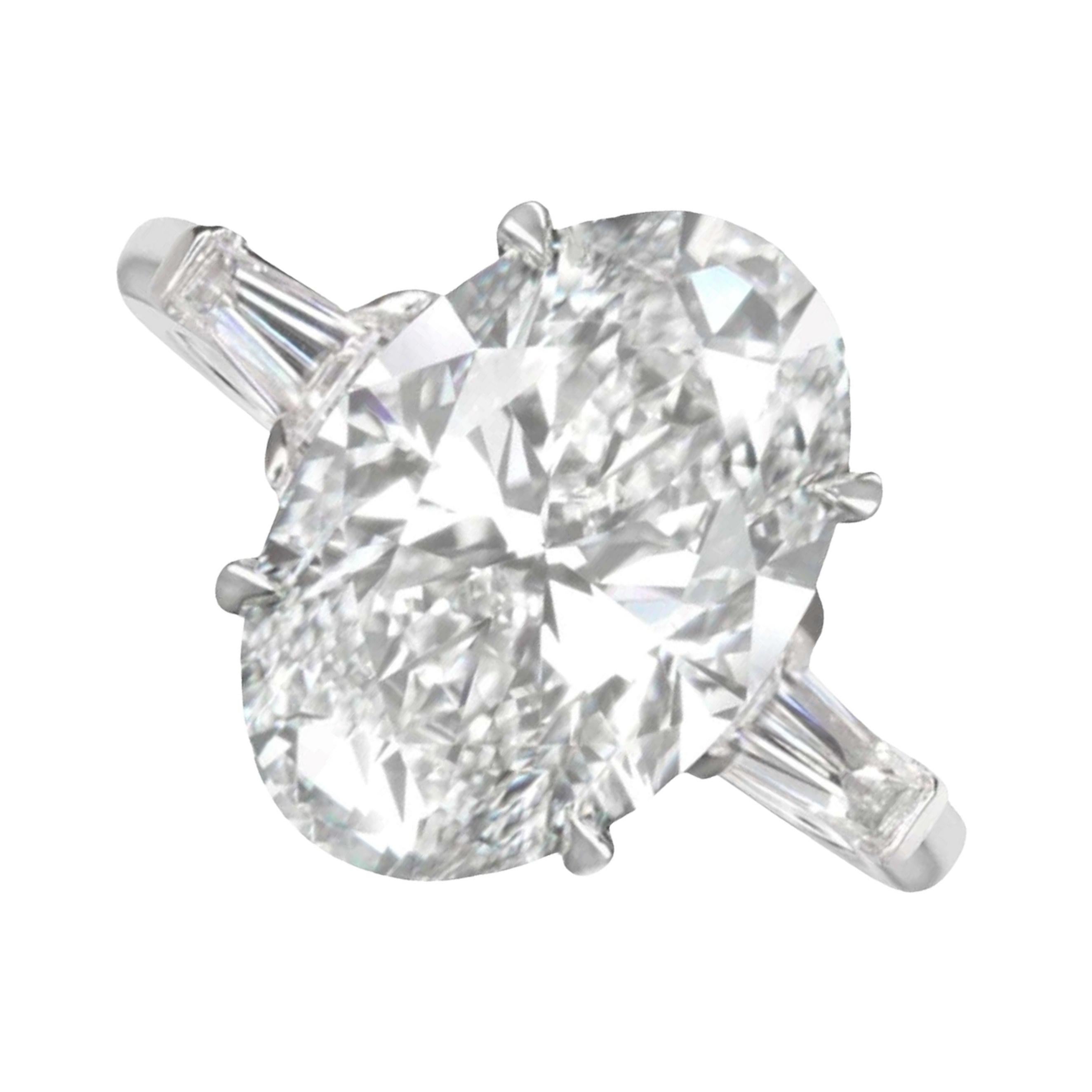 Taille ovale Bague de fiançailles solitaire à diamant ovale de 4 carats certifiée GIA en vente