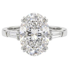 Anello di fidanzamento a tre pietre con diamante taglio ovale certificato GIA da 4 carati
