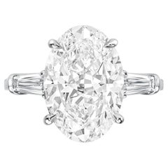 GIA-zertifizierter 4 Karat ovaler Diamant-Platinring mit sich verjüngendem Baguette-Ring