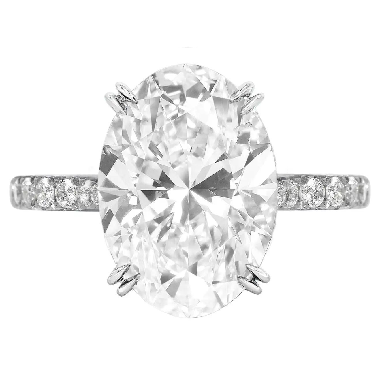Contemporain Bague à diamants ovales de 4 carats certifiés GIA en vente