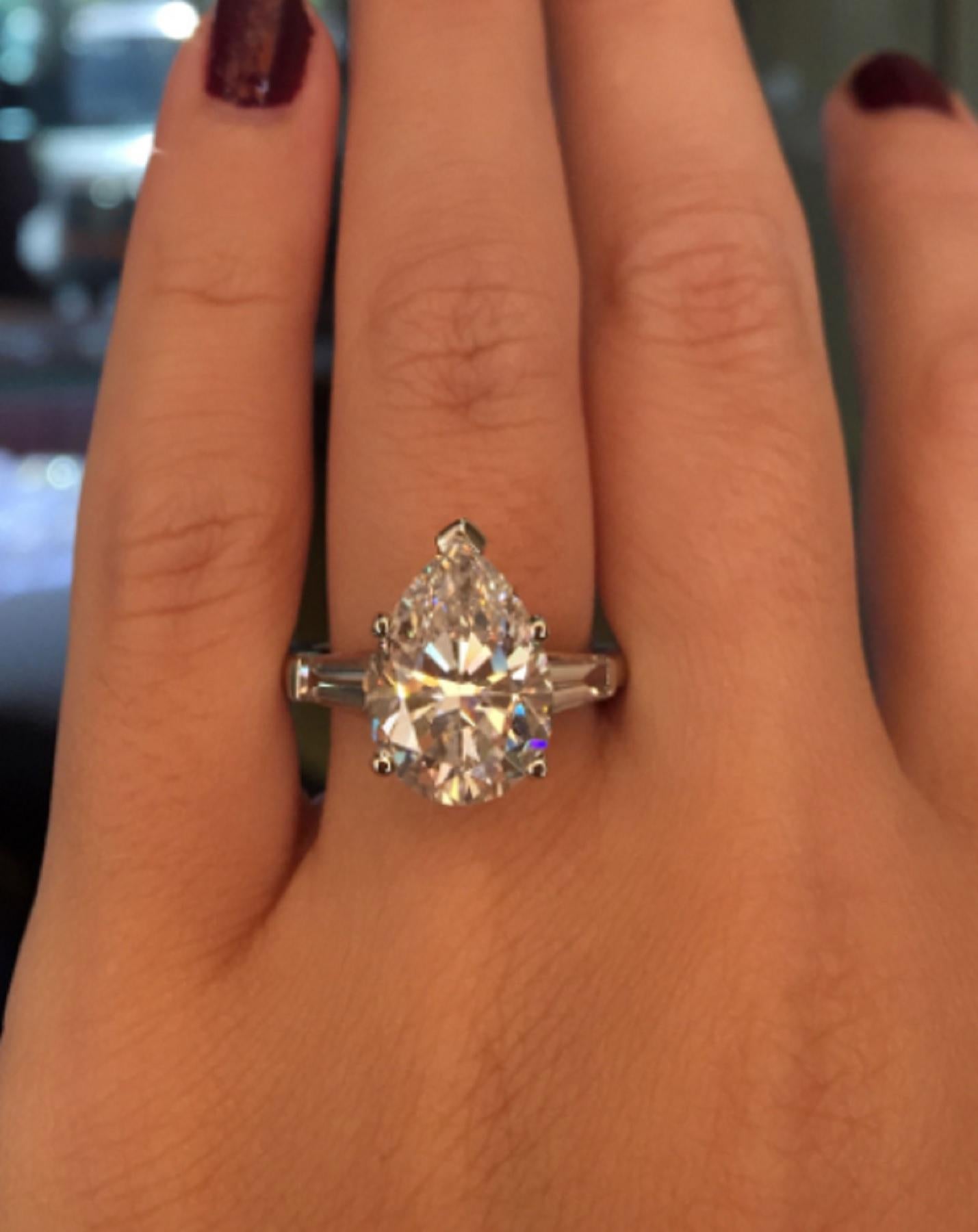 An exquisite GIA certified 3.21 carat pear cut diamond ring composed by a main stone with very good polish, very excellent symmetry and faint fluorescence 

The side diamonds are two baguettes with excellent proportions and color and clarity

the