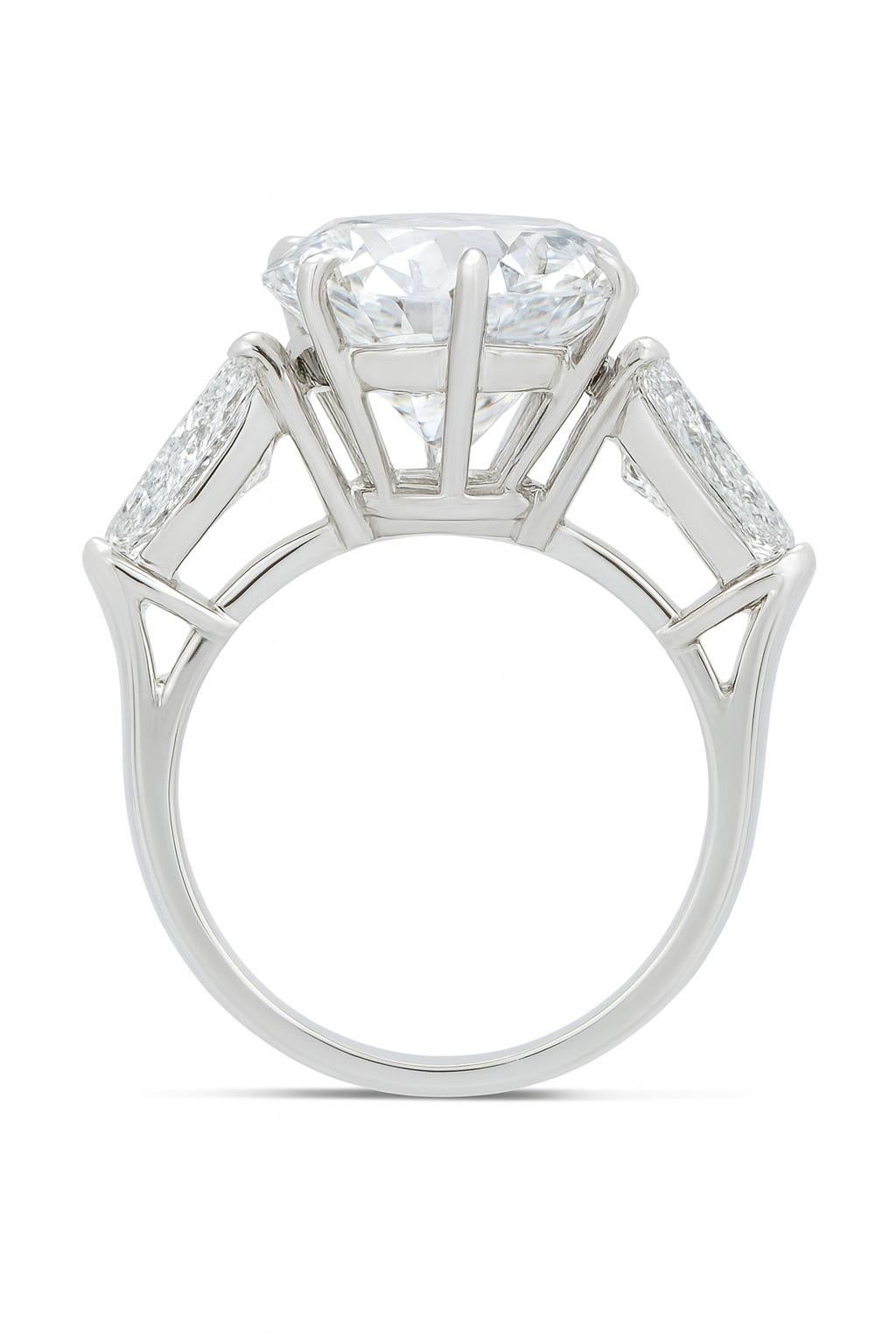 GIA Certified 4 Carat Pear Cut Diamond Platinum Ring In New Condition For Sale In Chicago, IL