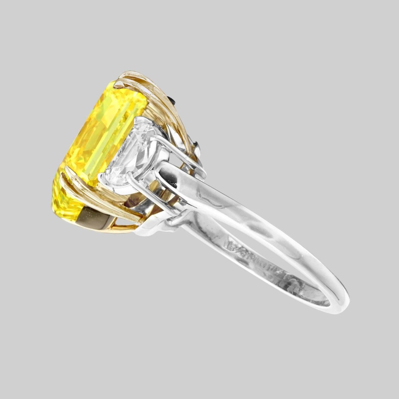 Contemporain Bague en diamant radiant certifié GIA de 4 carats de couleur jaune fantaisie FLAWLESS en vente