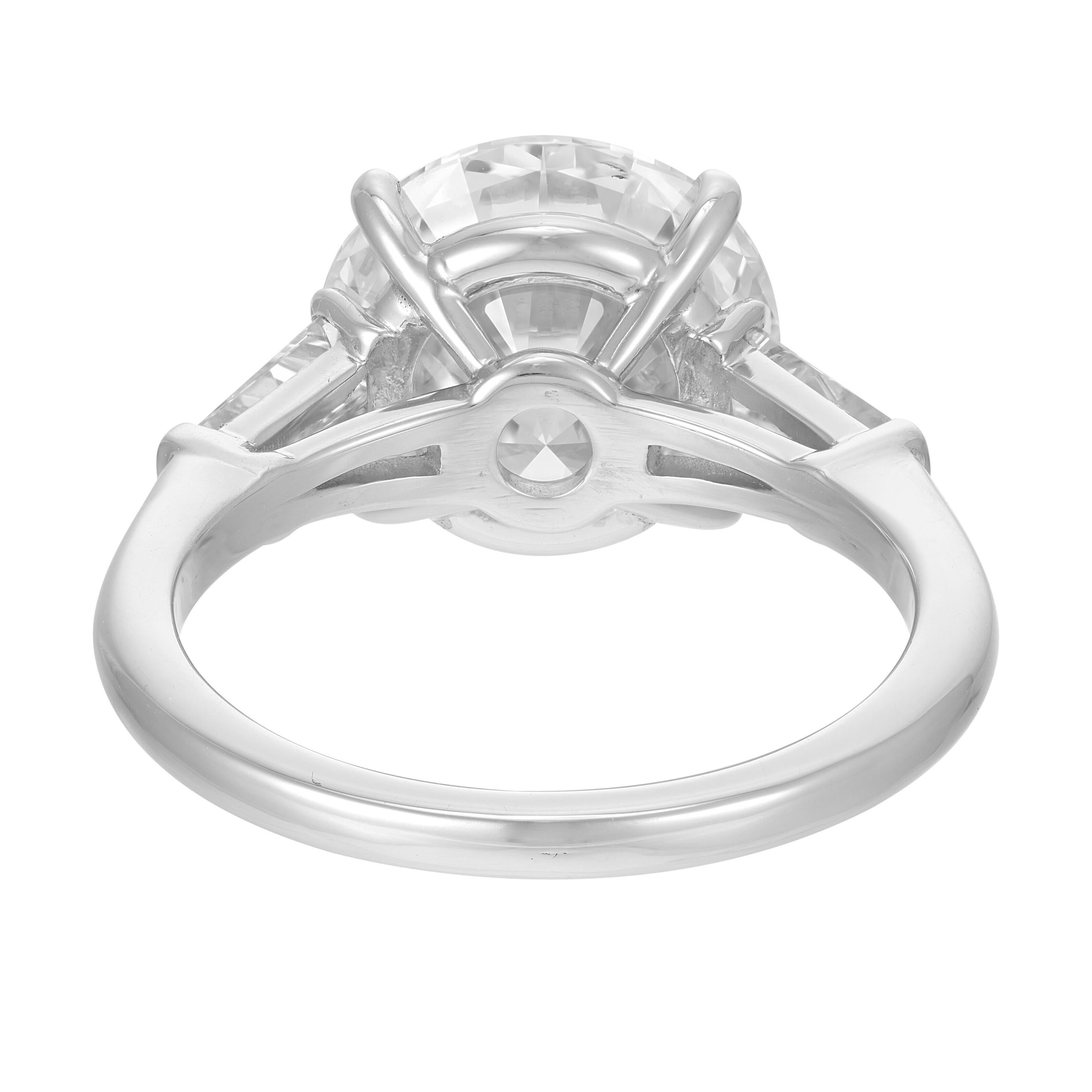 Anillo de diamantes talla redonda color F de 4 quilates con certificado GIA y baguette cónica Corte redondo en venta