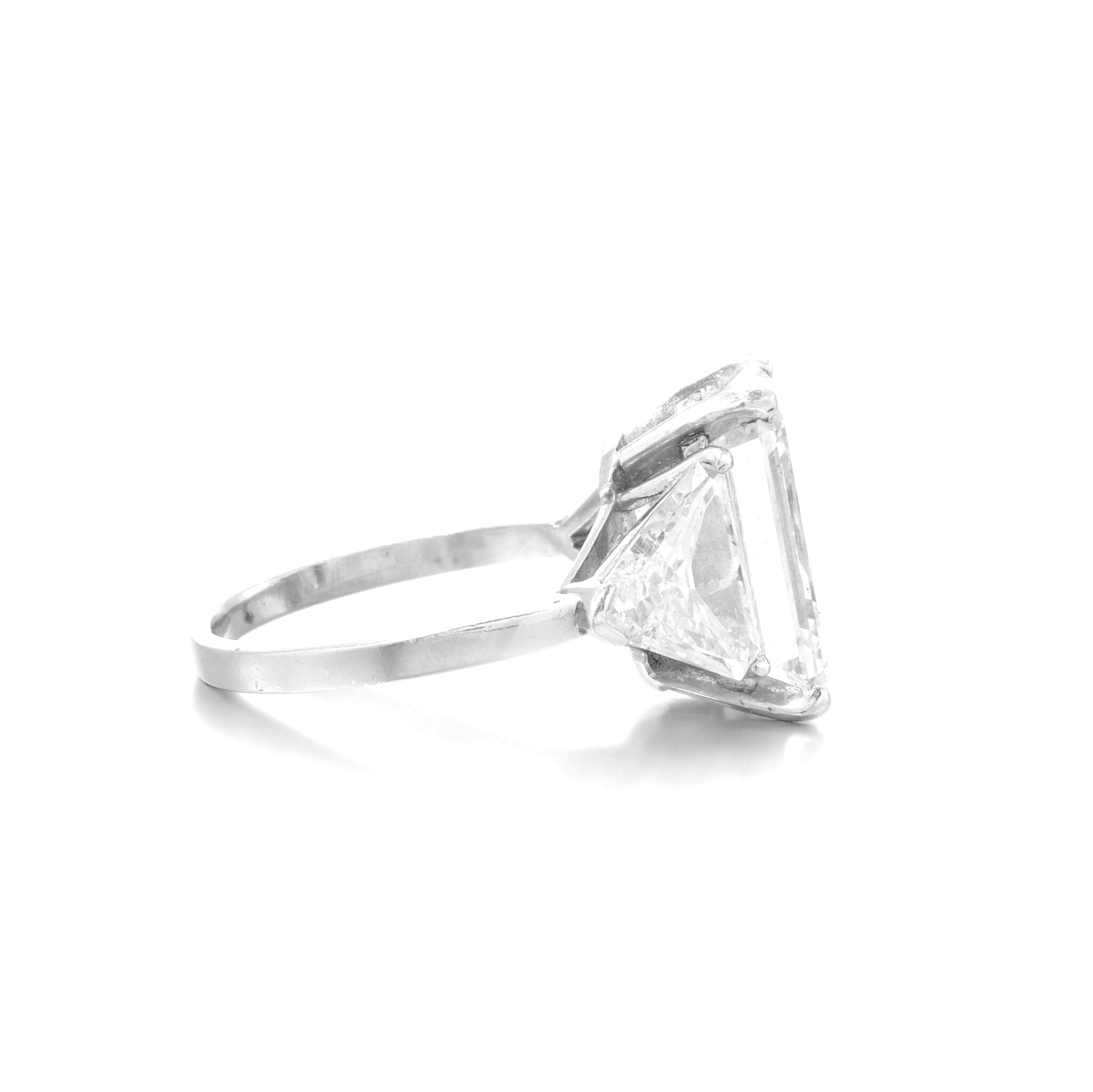 Contemporary GIA Certified 4 Carat E VVS2 Emerald Cut Diamond Engagement Platinum Ring For Sale