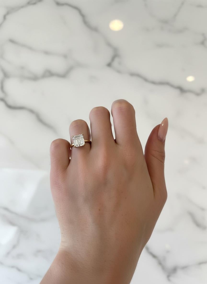 GIA-zertifizierter 4-karätiger Diamantring mit quadratischem Smaragdschliff - innerlich fehlerfrei im Zustand „Neu“ im Angebot in Chicago, IL