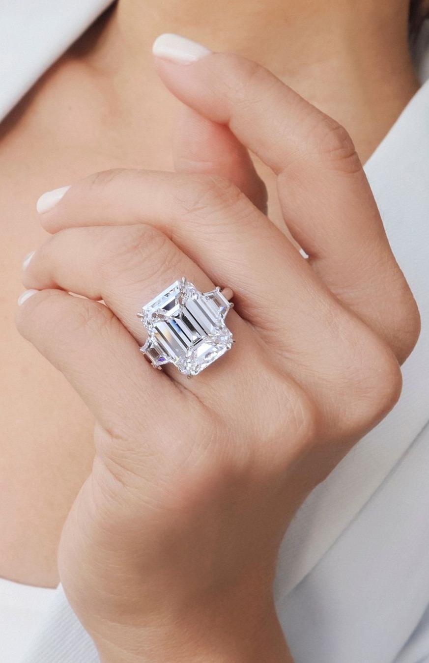 Modern GIA Certified 4 Carat Three Stone Emerald Cut Diamond Ring For Sale