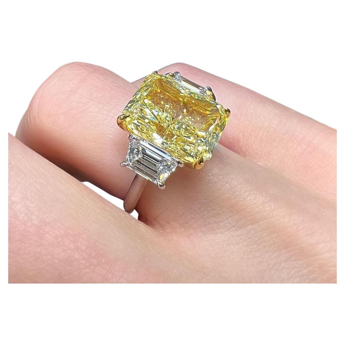 This fancy yellow radiant cut diamond is offered by Antinori di Sanpietro ROMA. This 4ct fancy light yellow radiant diamond is custom set in a handcrafted Antinori di Sanpietro ROMA platinum and 18 karat yellow gold. 3 stone ring consisting of 1