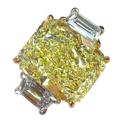 GIA-zertifizierter 4 Karat Dreistein-Diamantring mit hellgelbem Fancy-Diamant