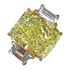 Bague fantaisie jaune clair de 4,03 carats de taille radiant certifiée GIA