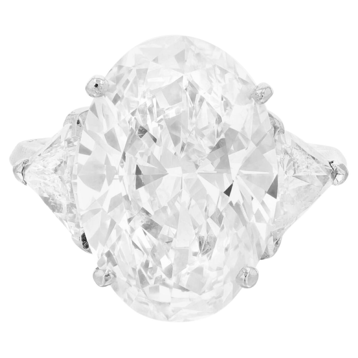 Certifié GIA, 4 ct. Bague ovale à diamant trillion de carats en vente