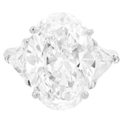 Certifié GIA, 4 ct. Bague ovale à diamant trillion de carats