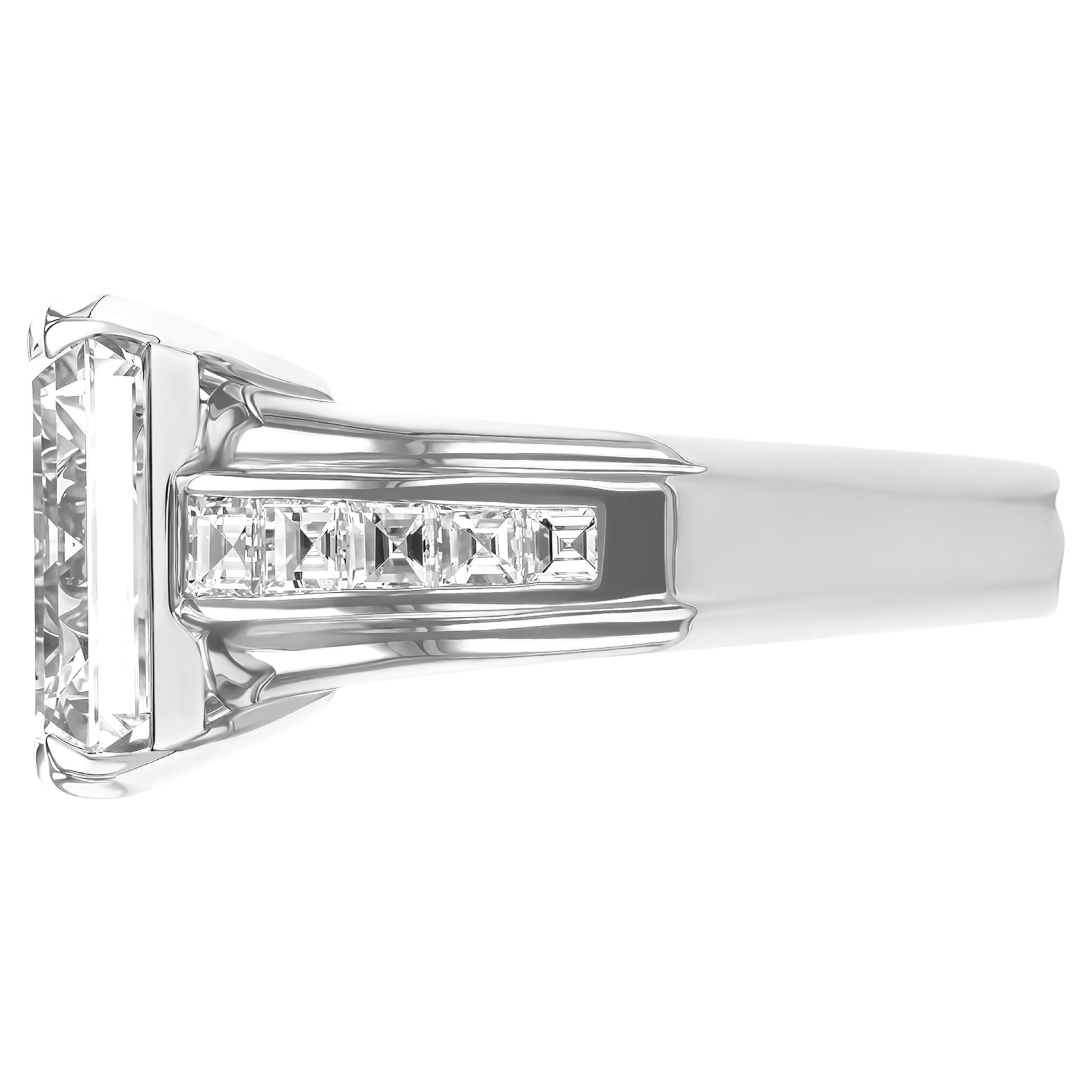 GIA-zertifizierte 4 Karat. Smaragdschliff Diamant Platin Ring im Zustand „Neu“ im Angebot in Chicago, IL