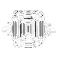 Certifié GIA, 4 ct. Bague de fiançailles en platine avec diamant émeraude