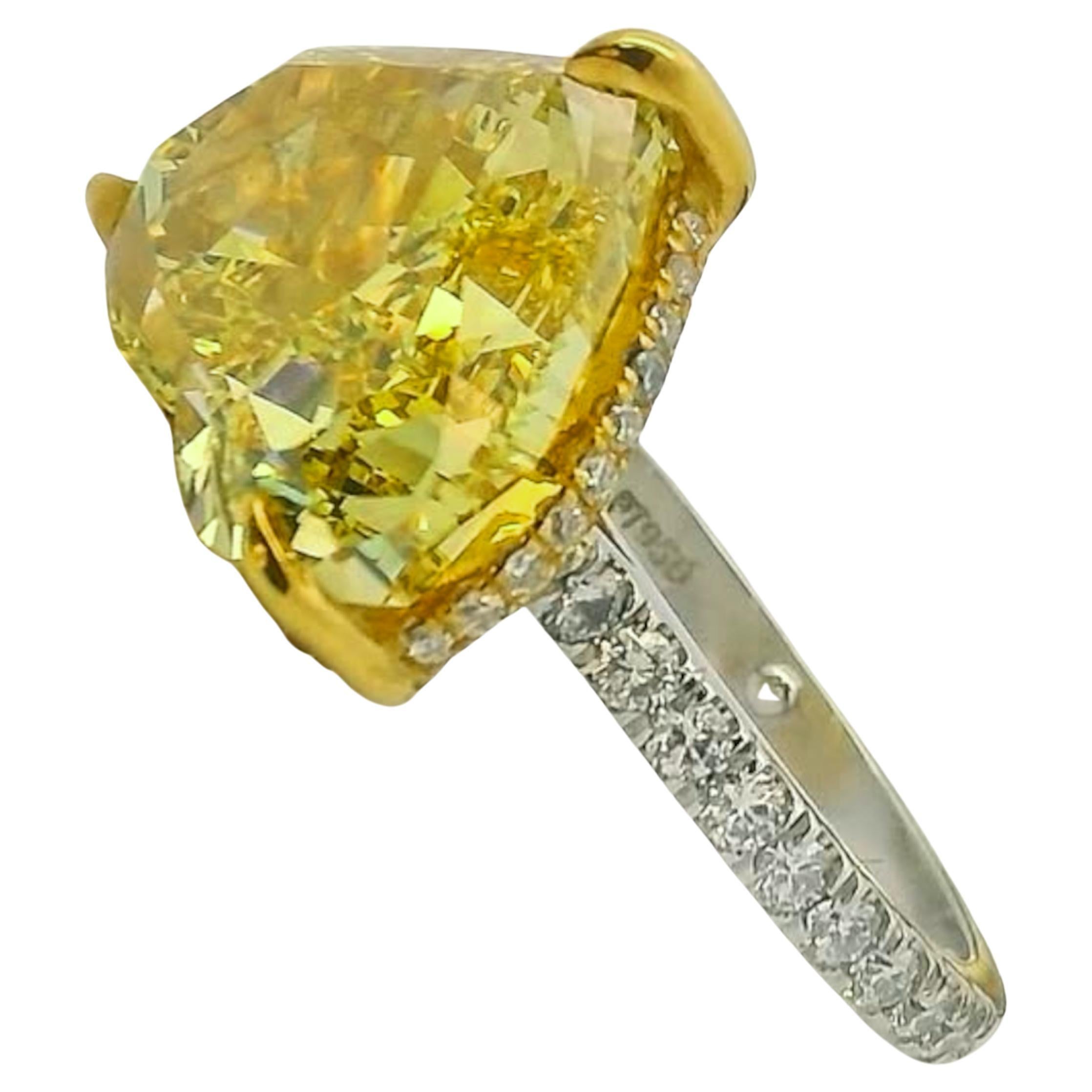 Contemporain Certifié GIA, 4 ct. Bague de fiançailles avec un diamant jaune et vert  Bague en vente