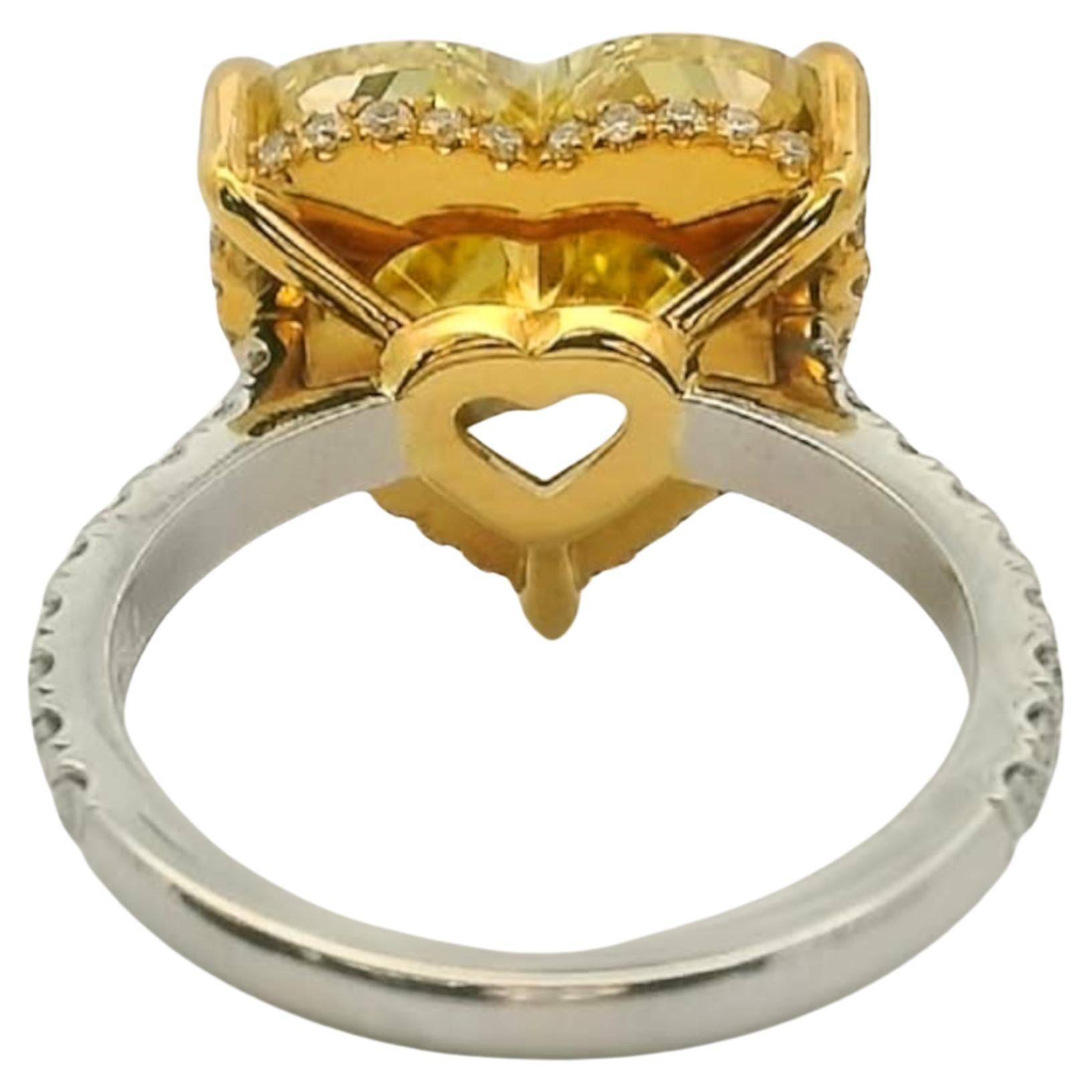 Taille cœur Certifié GIA, 4 ct. Bague de fiançailles avec un diamant jaune et vert  Bague en vente