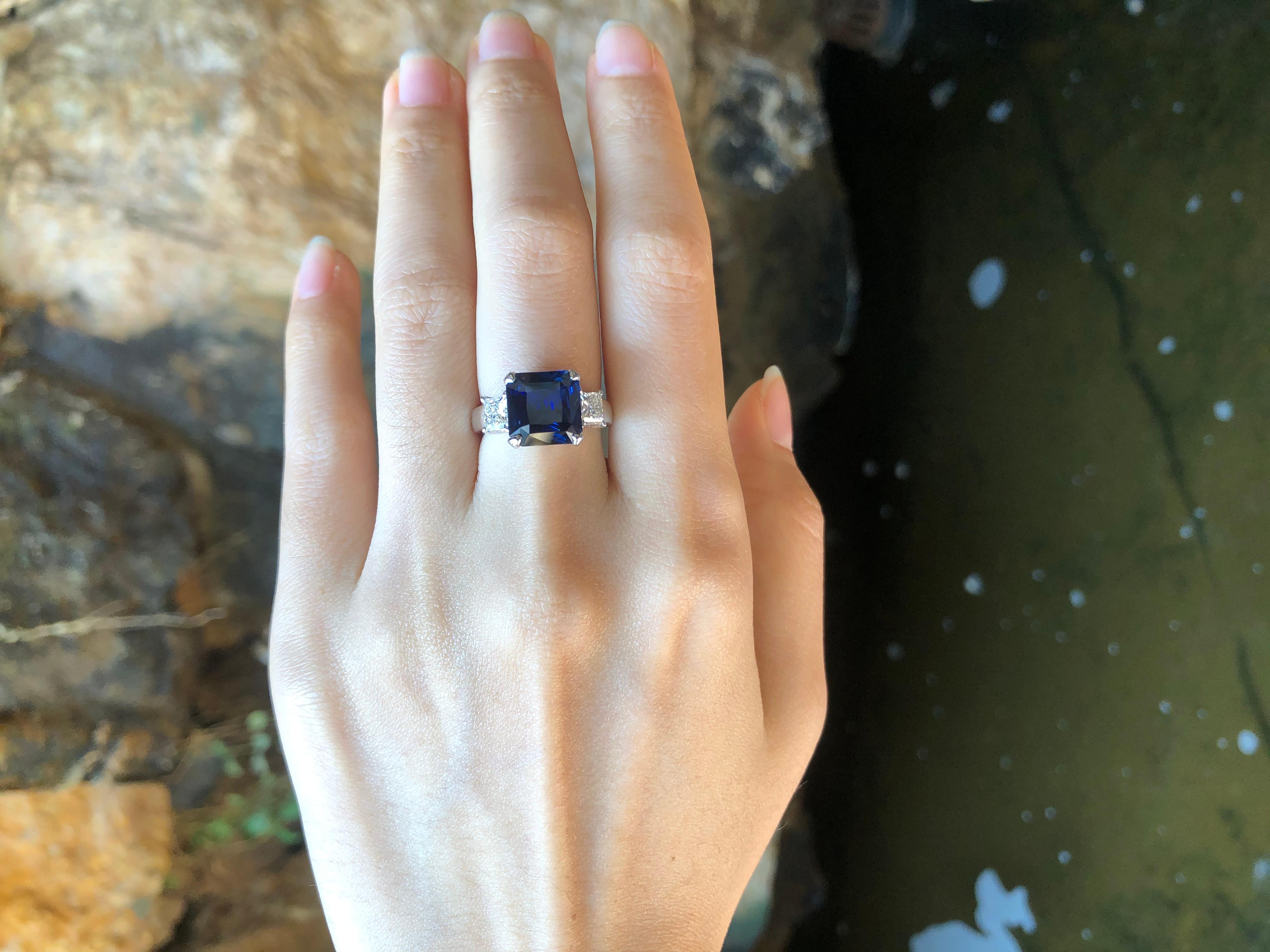 Royal Blue Sapphire 4.28 carats with Diamond 0.94 carats Ring set in 18 Karat White Gold Settings
(GIA Certified)

Width:  0.9 cm 
Length: 0.9 cm
Ring Size: 50
Total Weight: 7.38 grams

