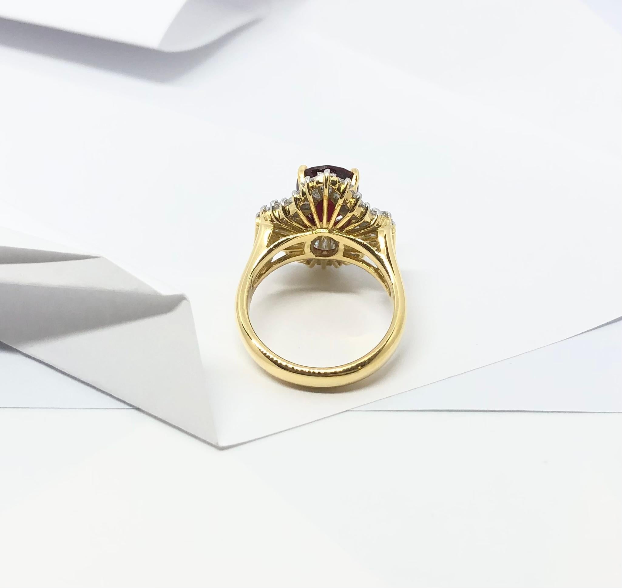 GIA-zertifizierter 4 Karat Rubin-Ring mit Diamant in 18 Karat Goldfassung im Angebot 2
