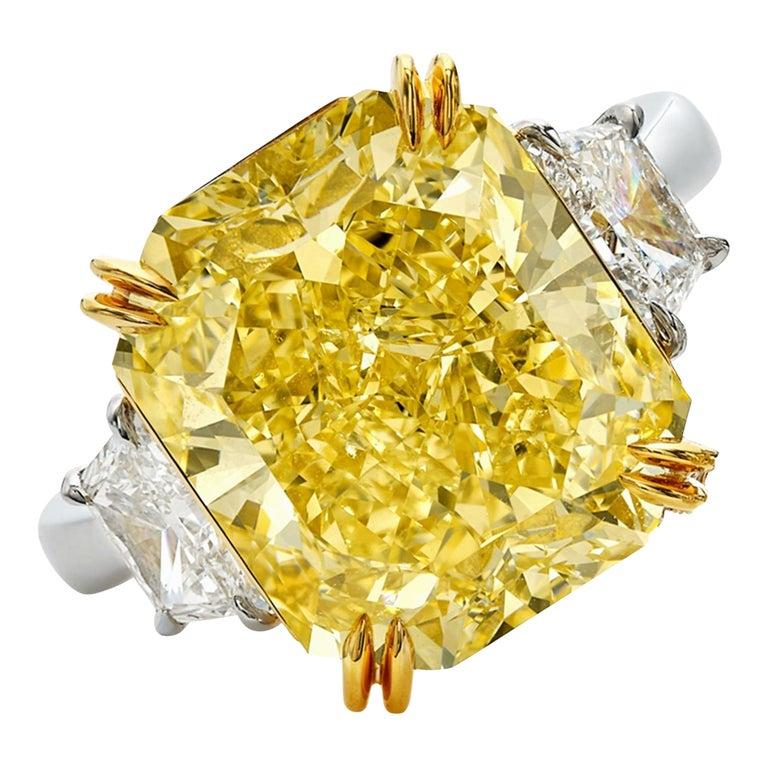 Contemporary GIA Certified 4 Radiant Cut Carat Fancy Yellow Diamond Ring with Trapeozid For Sale