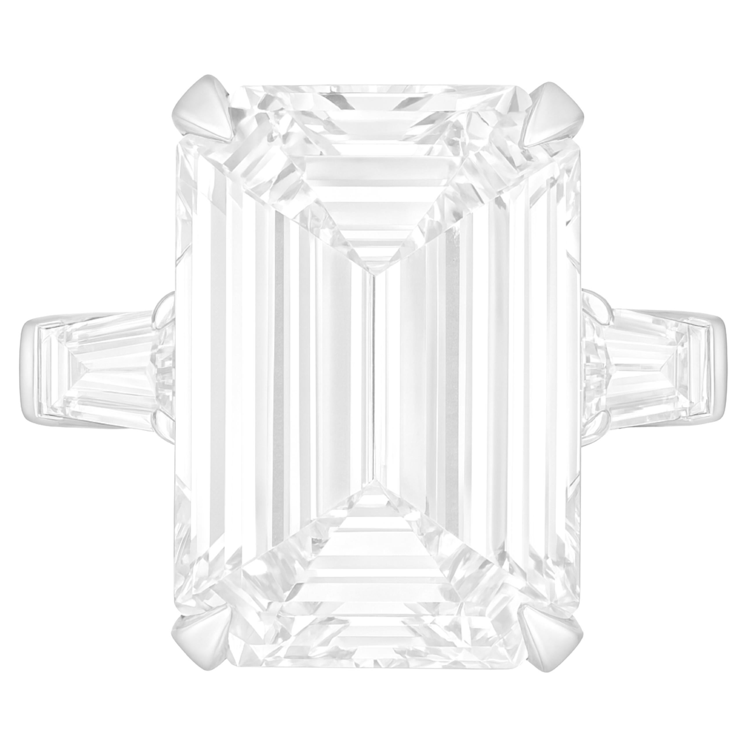 Bague en diamant certifié GIA de 4,00 carats, taille émeraude, pureté irréprochable, platine en vente