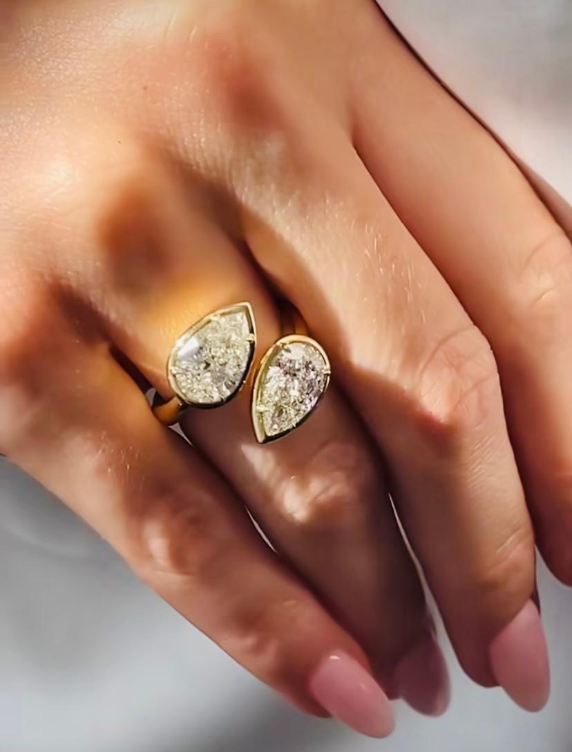 Certificato GIA da 4.00 carati  Anello con diamanti a forma di pera F/VS1 Toi Et Moi in oro 18 carati In condizioni Nuovo in vendita a Massafra, IT