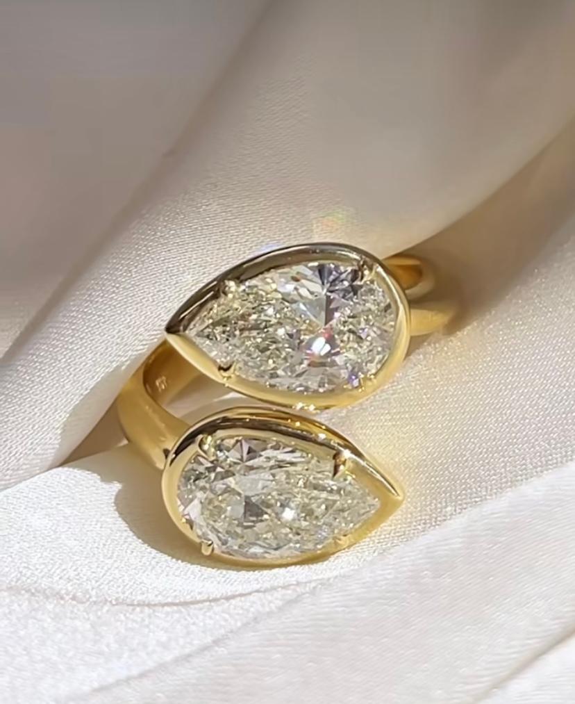 Certificato GIA da 4.00 carati  Anello con diamanti a forma di pera F/VS1 Toi Et Moi in oro 18 carati in vendita 1