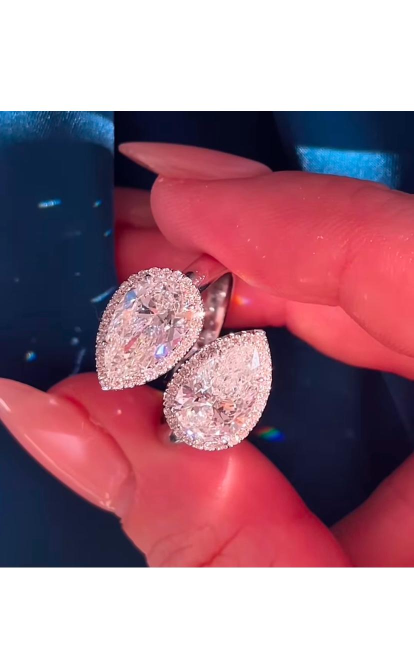 An exquisite double Diamonds ring in refined design.
Adorn yourself with this sparkle diamonds , and add a touch of light on your look.
Two pear-cut diamonds, each with their own story, come together in a stunning bypass design. This ring is more