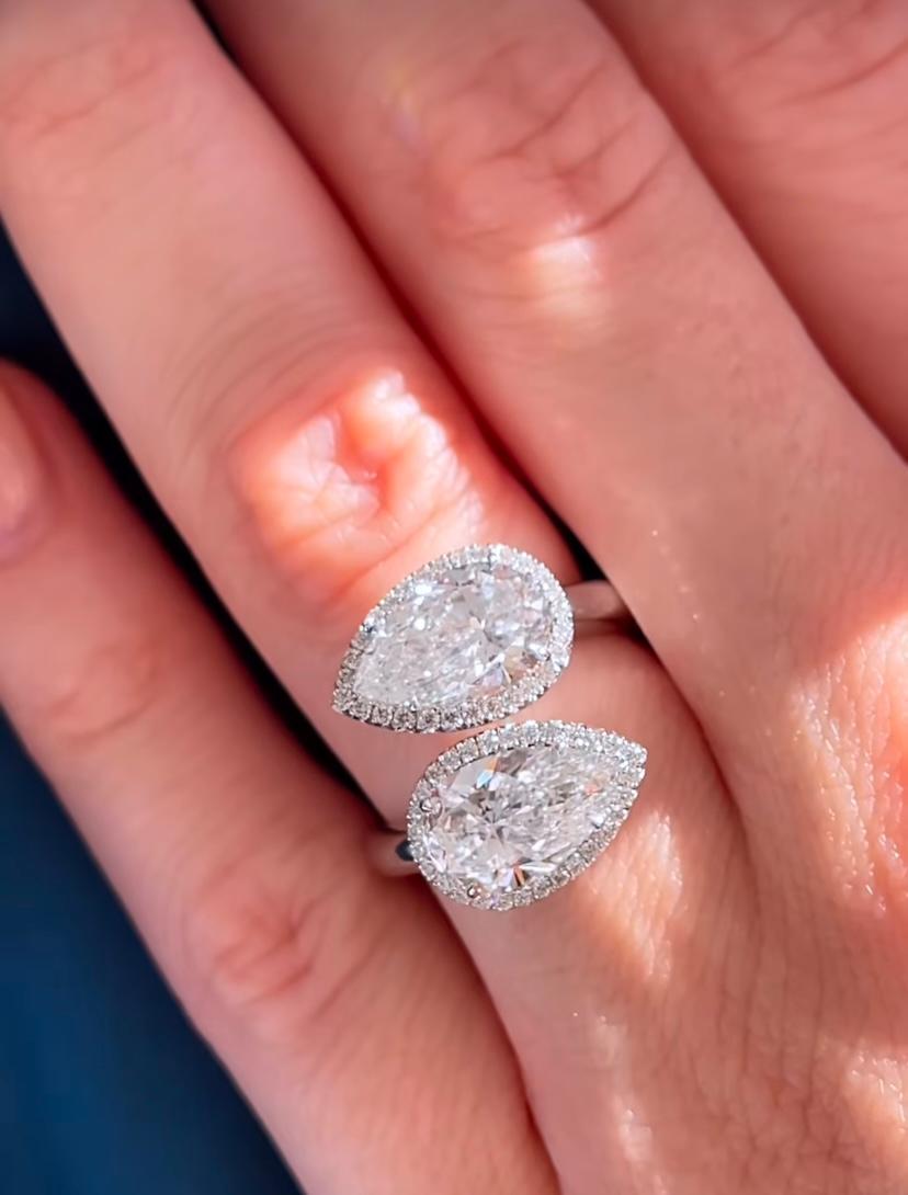GIA Certified 4.00 Carat Pear Shape Natural Diamonds 18K Gold Ring In New Condition For Sale In Massafra, IT