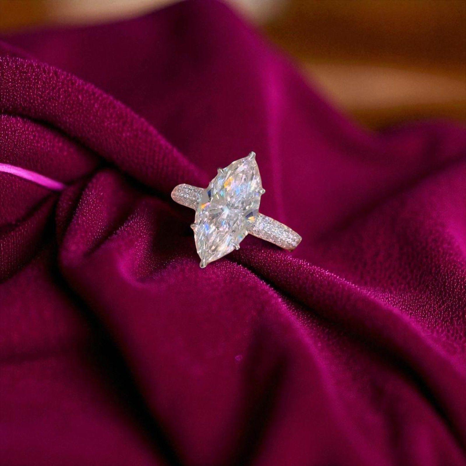 Taglio marquise GIA Certificato 4,00 Carati F/VS1 Diamante Taglio Marquise Anello Solitario in Oro 18K in vendita