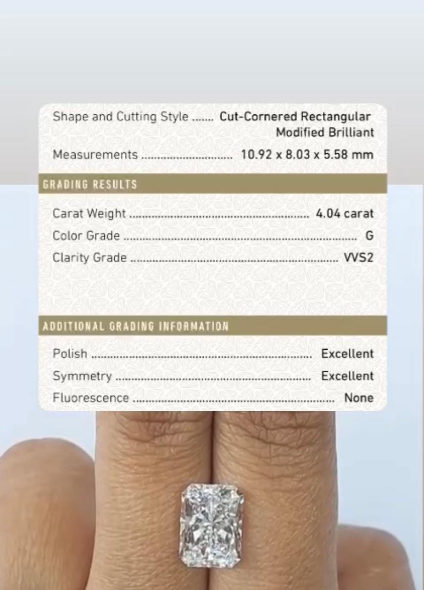 GIA Certified 4.00 Ct G/VVS Radian Cut Diamond Solitaire 18k Gold Solitaire Ring In New Condition For Sale In Massafra, IT
